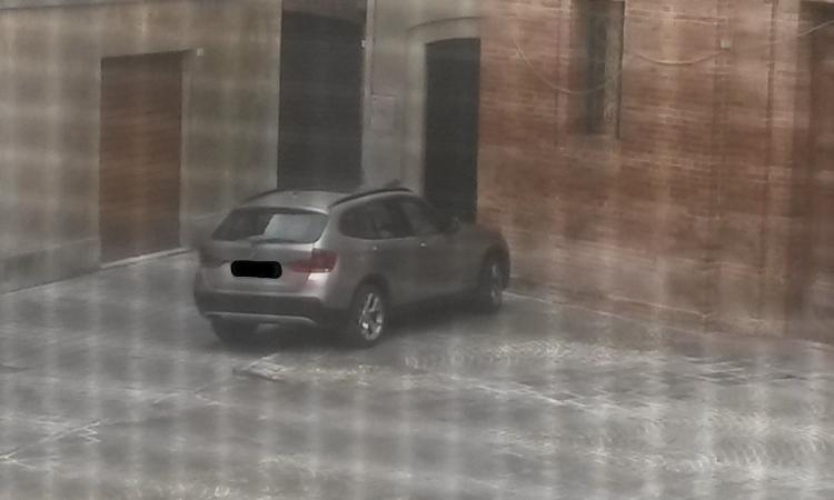 Parcheggio selvaggio davanti al Vaccaj: altre segnalazioni