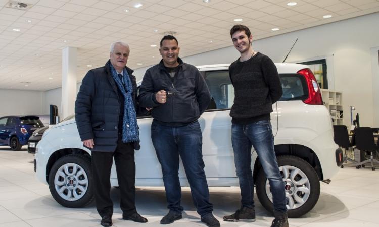 Consegnate le chiavi dell'auto al vincitore della lotteria della Croce Verde