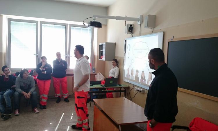 Corso base di primo soccorso all'Itc "Gentili" di Macerata