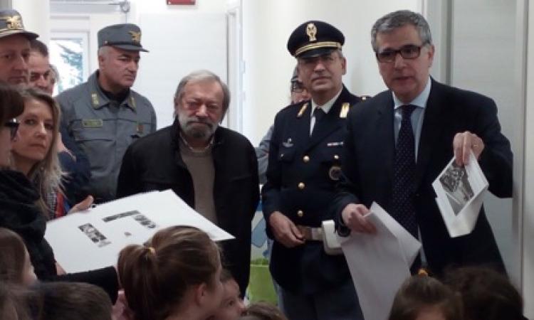 Gualdo, Questore di Macerata in visita ai ragazzi delle scuole