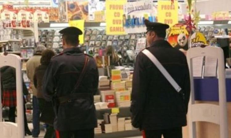 A 61 anni ruba per fame: i carabinieri le offrono un pasto
