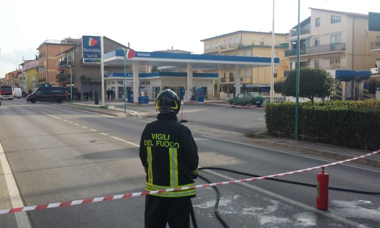 Allarme bomba in un distributore di Porto Potenza