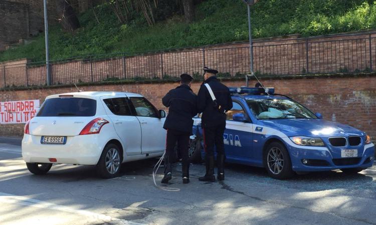 Piomba con l'auto addosso alla Stradale: traffico rallentato a Macerata