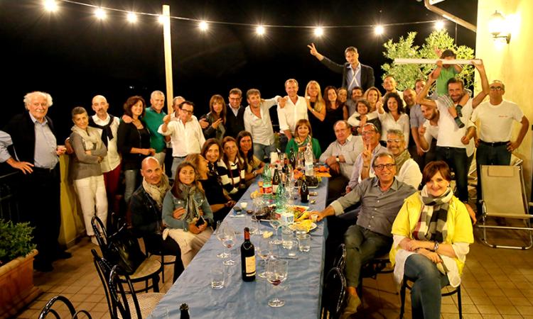 Festa estiva sulla terrazza della cantina Quacquarini