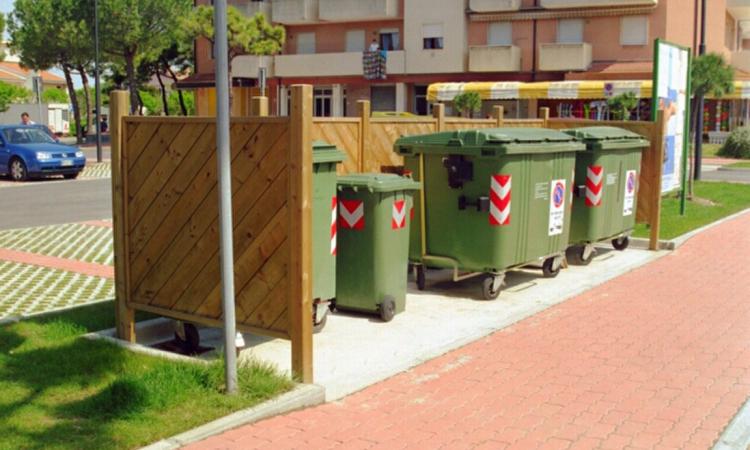 Macerata, isole ecologiche. Il Comune assicura: le postazioni saranno due