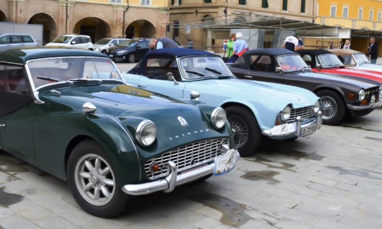 Piazza del Popolo "vetrina" per le mitiche Triumph TR