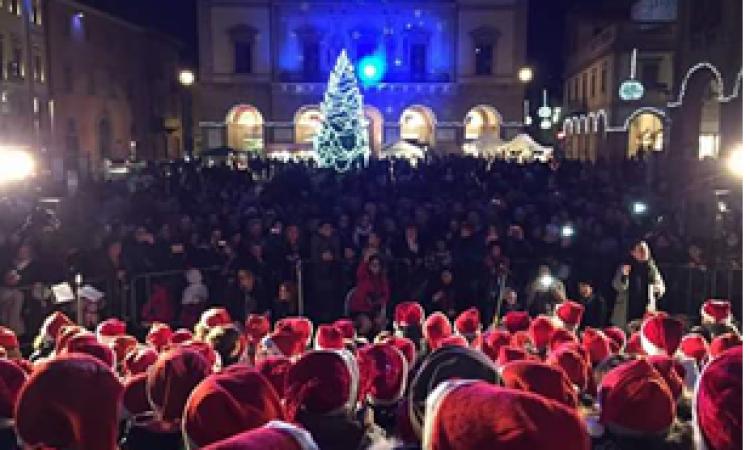 I bambini del Don Bosco colorano il Natale di Tolentino