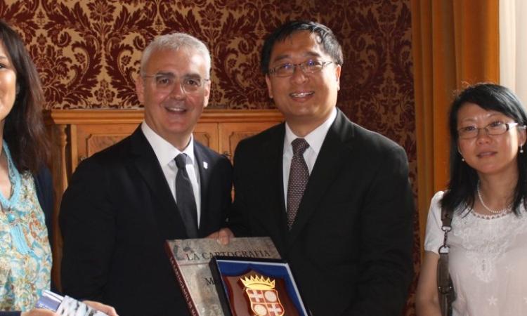 Macerata, delegazione di Xuhui guidata dal prefetto di Shanghai ricevuta in Comune