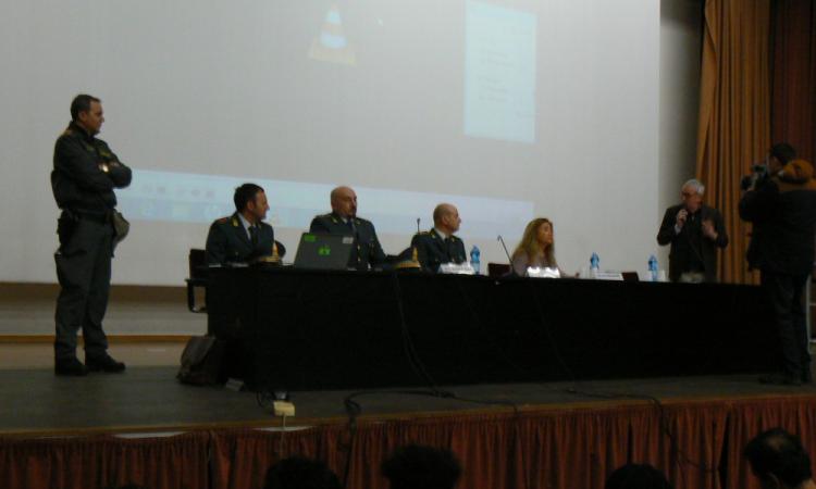 A scuola con la Guardia di Finanza