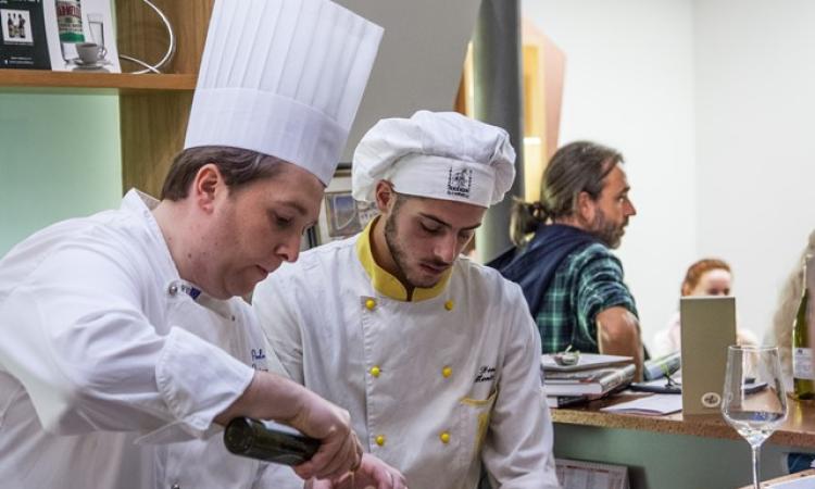 Gli chef Paciaroni e Liberti protagonisti alla Civica Enoteca Maceratese - FOTO