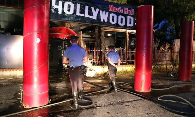 Fiamme all'Hollywood di Colbuccaro - FOTO