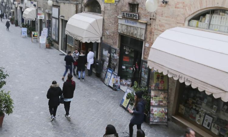 Improvviso black-out: centro storico di Macerata in tilt