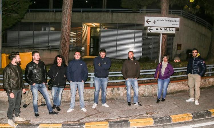 Anche Forza Nuova all'Ufficio Immigrazione, ma dei migranti nessuna traccia