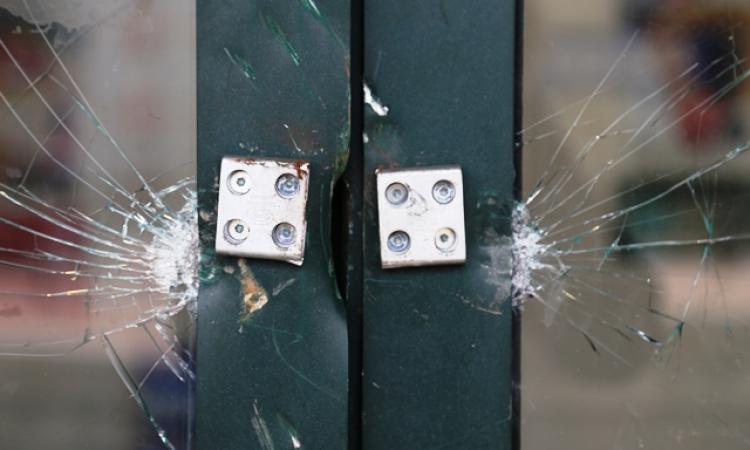 Ladri maldestri all'asilo e all'oratorio: rompono le porte ma se ne vanno a mani vuote