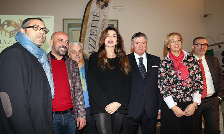 Alba Parietti ha inaugurato "Le Piazzette" a Tolentino