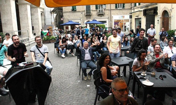 Francia - Germania: maxischermo in piazza Battisti