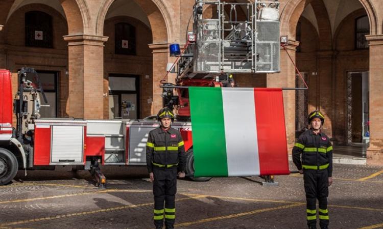 Festa di Santa Barbara: Macerata festeggia i suoi vigili del fuoco (foto e video)