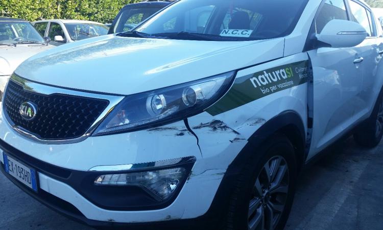 Tragedia nella notte: 68enne al volante ha un malore e muore. Illese tre studentesse che erano nell'auto