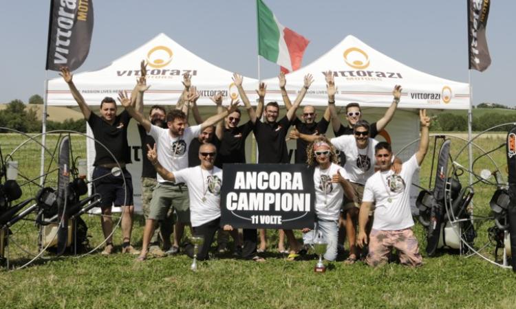 Arriva da Morrovalle il motore dei campioni del mondo di paramotore