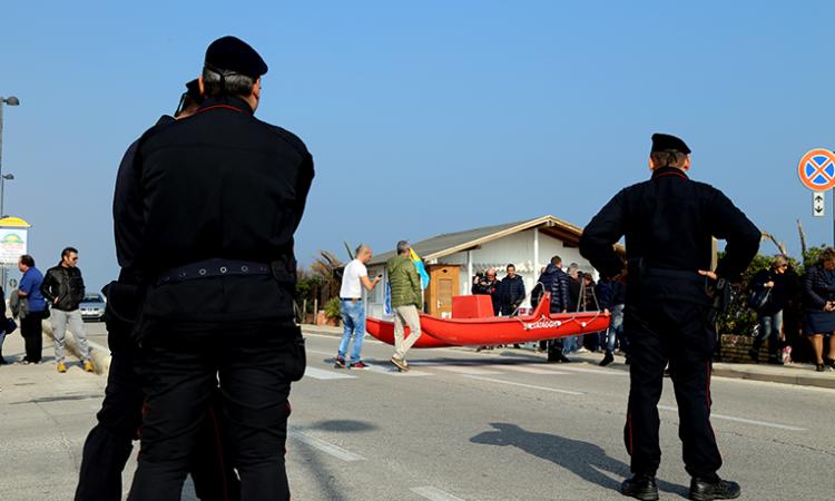 "E guerra sia...": i bagnini scendono in strada contro la Regione