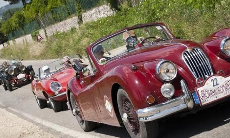 Carovana romantica: gioielli a quattro ruote in Piazza del Popolo