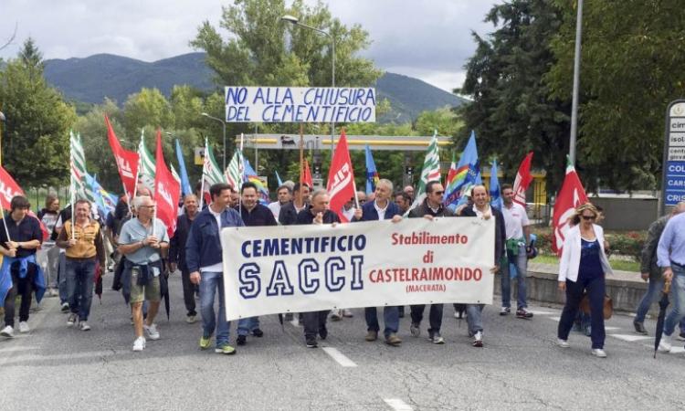 Sacci, non c'è più tempo. La rabbia dei lavoratori: "In tutto questo tempo dov'è stata la Regione?"