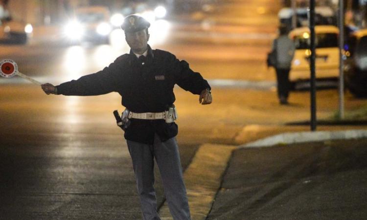 Controlli notturni della polizia a Porto Recanati