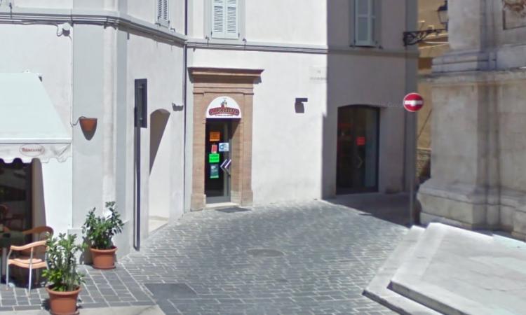 Ladri in pizzeria a Tolentino Nel mirino "La Piazzetta"