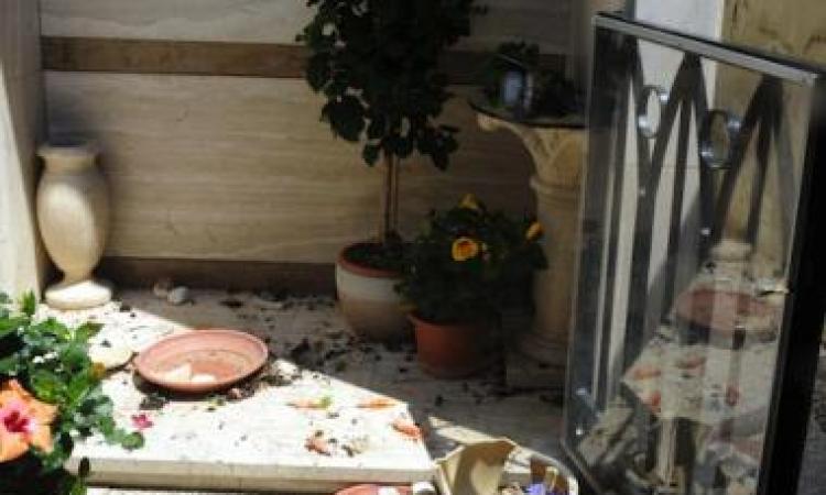 Choc a Porto Potenza: lapidi distrutte a mazzate