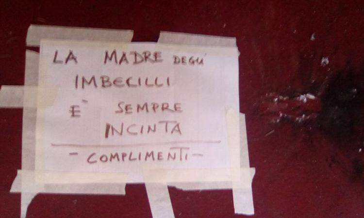 Bruciano coi petardi l'ingresso del B&B, la rabbia della titolare