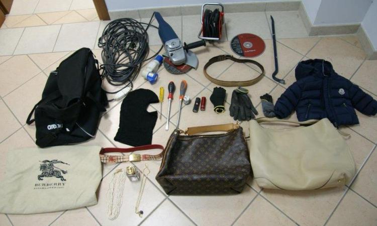 Prova a scappare su un'auto rubata e investe un carabiniere: in manette albanese residente a Tolentino