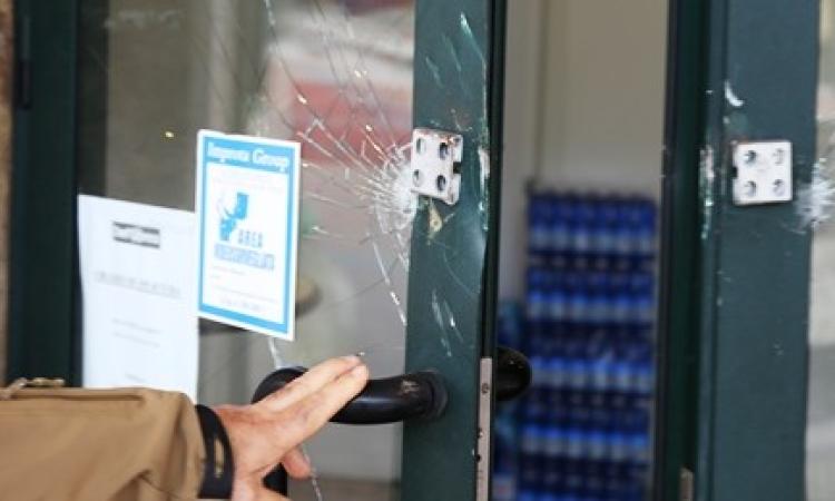 Altra notte di furti a Macerata: blitz al bar della stazione e al "Luna Verde"