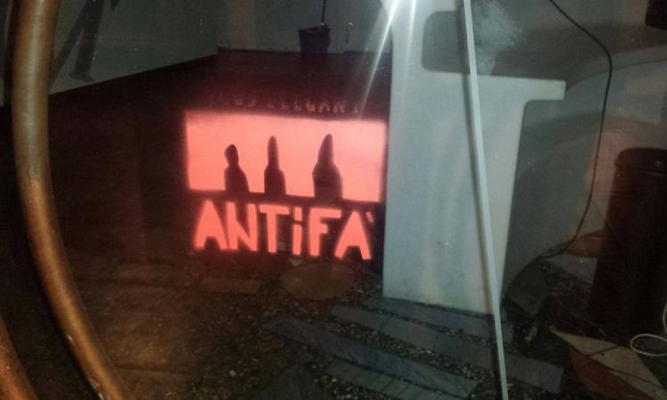 Vandali "politici" al Maracuja. Buratti: "Un regalo dei centri sociali"