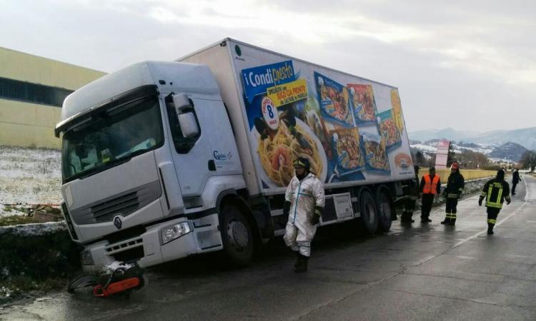 Ghiaccio: mezzo pesante di traverso, chiusa al traffico la SP.361