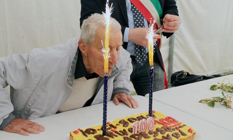 Un paese in festa per salutare il secolo di vita di "Gigio de lu Fargu" - FOTO