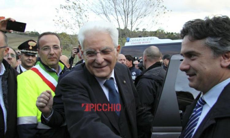 Mattarella nelle zone del sisma: "Prometto impegno e lavoro fino alla fine" - LE FOTO -