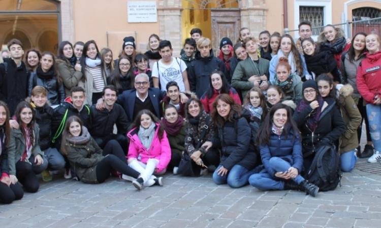 Gli studenti del Liceo Leopardi e i “colleghi” spagnoli di Guadalajar ricevuti dal Sindaco di Carancini