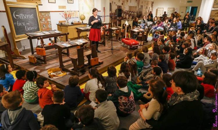 Macerata, museo della scuola: oltre 200 persone conquistate dalla magia della narrativa