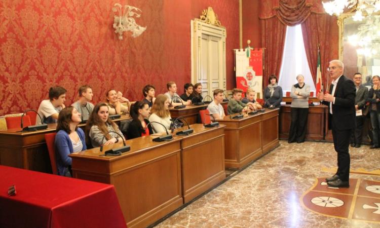 Macerata, studenti di Weiden ricevuti in Comune dal sindaco Carancini Macerata, studenti di Weiden ricevuti in Comune dal sindaco Carancini