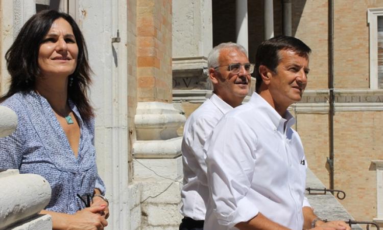 Giorgio Gori accolto dalle bellezze di Macerata