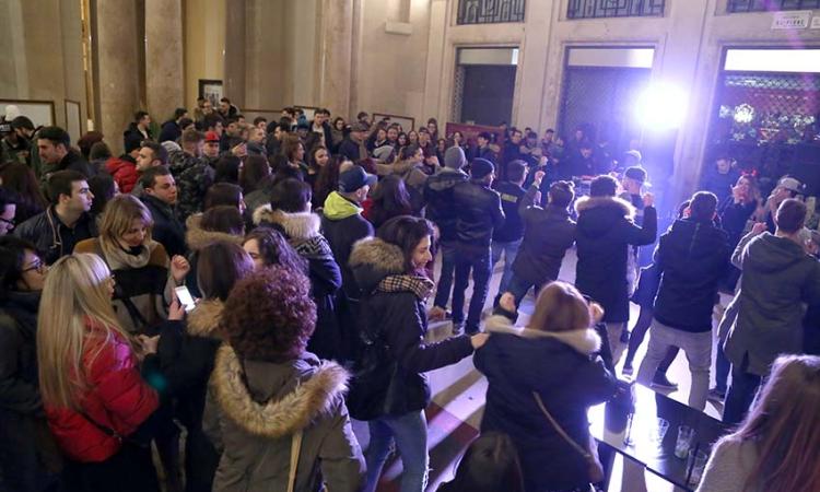 La Galleria "sold out" per il giovedì latino promosso dal Caffè Venanzetti - FOTO