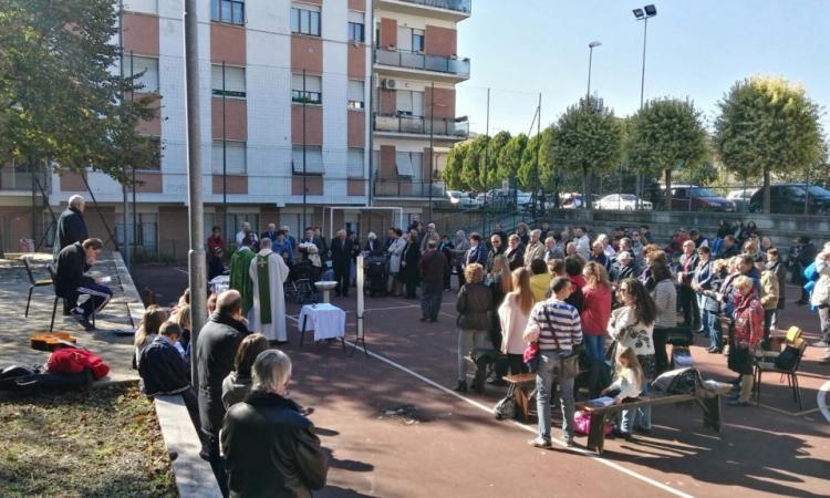 Chiesa Madonna della Pace chiusa per il sisma: battesimo all'aperto