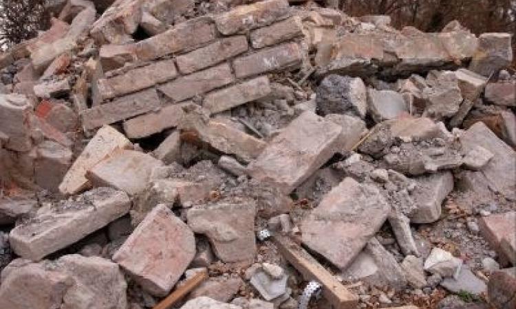 Crolla il tetto di un'abitazione a Porto Recanati