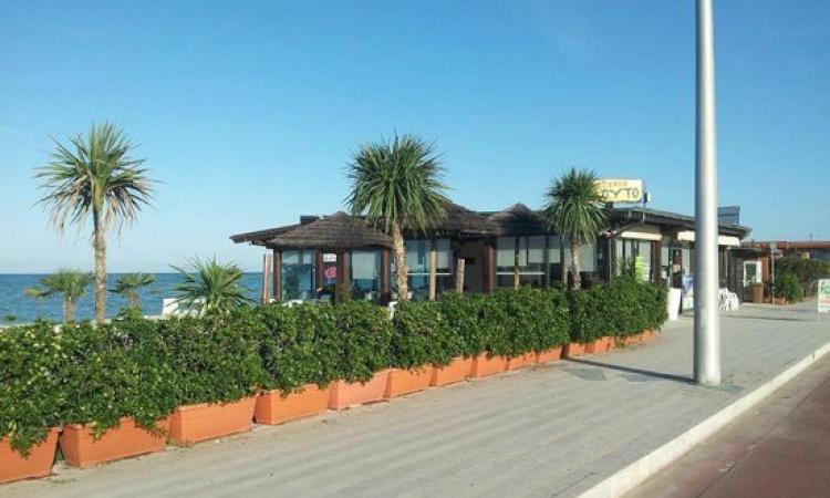 Notte di roghi: distrutto uno chalet a Porto Sant'Elpidio
