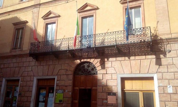 Bandiere a mezz'asta a Camerino