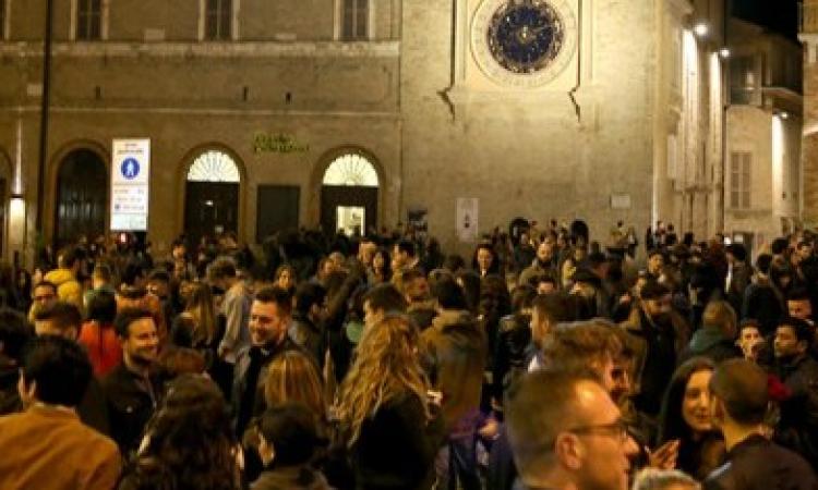 Il tempo incerto non ferma gli Aperitivi Europei: pienone anche per la seconda serata - FOTO