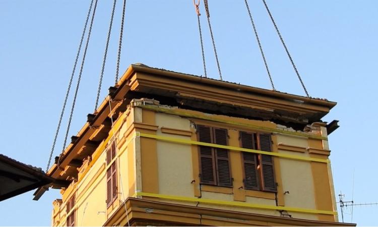 Rimosso a Tolentino un tetto in viale Vittorio Veneto