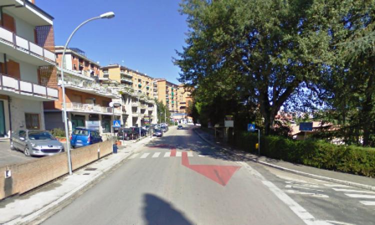 Via Roma diventa teatro di furti: colpiti un negozio e un'abitazione