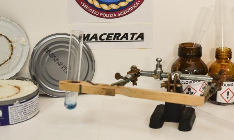 Cocaina purissima nelle confezioni di cibo in scatola sudamericano: in manette due moldavi