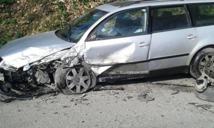 Schianto spaventoso senza gravi conseguenze in contrada Alberotondo